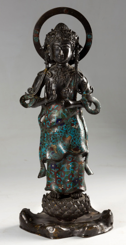 990.  Guan Yin En bronce patinado y esmalte  cloisonnéChina dinastía, Qing, S.XIX