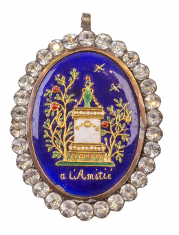 44.  Colgante guardapelo S. XIX con placa oval de oro y esmalte con dedicatoria: “À la Amitié”
