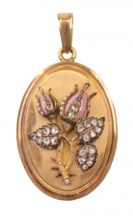 75.  Colgante guardapelo francés S. XIX con flores de esmalte rosa y diamantes aplicadas