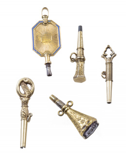 62.  Lote de cinco llaves de reloj S. XVIII-XIX en oro de 14 y 18K con diferentes diseños y decoraciones