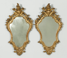 1119.  Importante pareja de espejos barrocos de madera tallada y dorada.Venecia o Roma, pp. del S. XVIII..