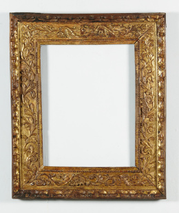 505.  Importante marco español en madera tallada y doradaProbablemente Castilla, ffs. S. XVI.