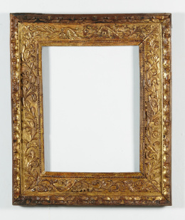 505.  Importante marco español en madera tallada y doradaProbablemente Castilla, ffs. S. XVI.