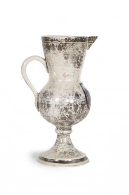 592.  Importante “Pichela” o jarro de pico en cerámica de reflejo metálico de la serie de las “hojas de hiedra”.Manises, tercer cuarto del S. XV..