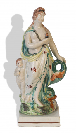 767.  “Anfítrite”. Grupo en porcelana Pearlware de Staffordshire, atribuido a Enoch Wood, h. 1810. Marca de flor de lis en la base.