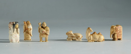 475.  Tres netsukes dos elefantes y un camello en marfil tallado.Trabajo chino, S. XIX