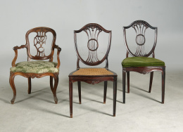449.  Pareja de sillas hepplewhite en madera de palosanto tallada y calada.Trabajo portugués, segundo cuarto S. XVIII..