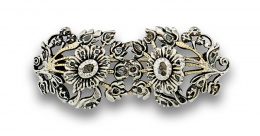 12.  Broche s.XIX con doble centro floral de diamantes, en montura de plata y plata vermeill en anverso.