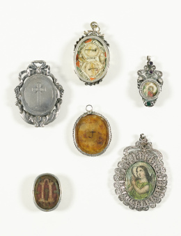 376.  Medalla devocional, con marco de filigrana y dos vitrales, por una de las caras el Ángel de Guarda y por otra San Antonio.S. XVIII..