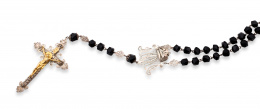 583.  Rosario s.XIX  de azabache facetado y filigrana plata en piezas y crucifijo de plata ,combinada con vermeill.