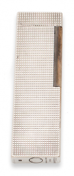 698.  Encendedor de mesa Dupont chapado en plata decoración punta de diamante. 5169