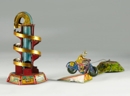 1085.  Tobogán con bolas en hojalata policromada.