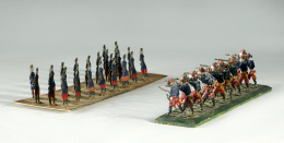 1083.  Dos batallones soldados planos de hojalata pintada, años 40.