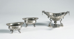 977.  Salero de plata en su color con decoración gallonada,  S. XIX.