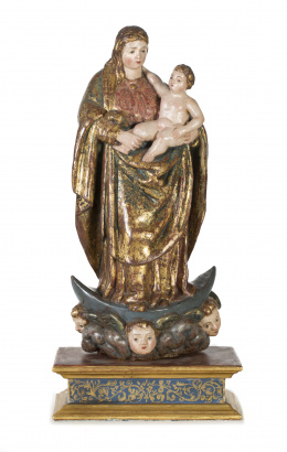 763.  Virgen con niño en madera tallada y policromada.Escuela castellana, S. XVI.