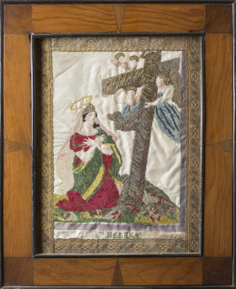 449.  Bordado de hilos de color  con escena de Santa Elena con la cruz portada por ángeles, en hilo de color. Trabajo español, S. XIX.