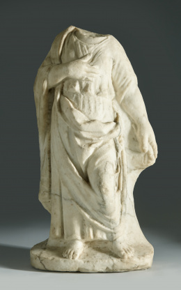 527.  Togado femenino en mármol.S. IV - V d.C..
