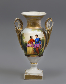 1217.  Jarrón en porcelana dorada con escena romántica y un paisaje en dorado.París, mediados del S. XIX