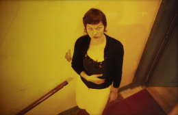 1088.  NAN GOLDIN (Washington, D.C., Estados Unidos, 1953)Valérie in yellow light, Paris, 2001