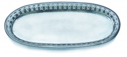 1017.  Bandeja oval en plata con marcas, friso calado decorado con hojas.Italia, Turín ffs. del S. XVIII.