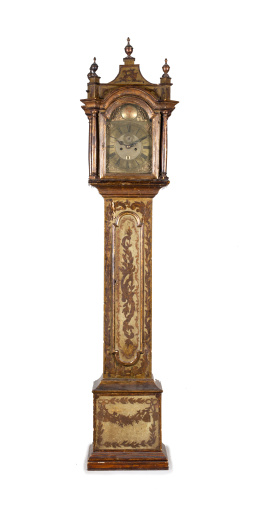 714.  Reloj de caja alta Carlos IV, en madera lacada en verde y p