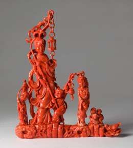 549.  Dama con niños. Grupo escultórico en coral talladoChina, primer tercio S. XX.