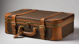 1070.  Maleta Louis Vuitton, modelo Bisten.Francia h.1970-80..