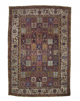 449.  Alfombra en antigua en lana, con decoración abigarrada, Persia. .