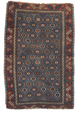1120.  Alfombra Marasli con campo azul y flores.Caúcaso, 1850.