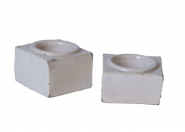 1219.  Dos especieros de cerámica esmaltada de blanco.Toledo?, S. XVII-XVIII.