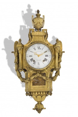 1202.  Françoise á Paris.Reloj de cartel Luis XVI de bronce dorado.