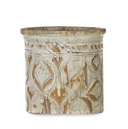 792.  Brocal de pozo de cerámica esmaltada en verde sobre esmalte melado, decorado con piñas y sogueado en la boca.Trabajo Mudéjar, S. XIV.