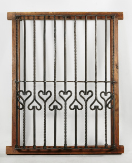 477.  Reja gótica en hierro forjado.