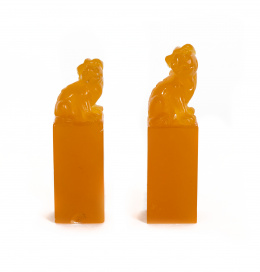 746.  Pareja de perros Fo en jade. China, S. XX