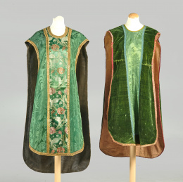 648.  Casulla en terciopelo verde S.XVII.