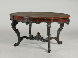 979.  Mesa de centro Louis-Philippe en madera de palosanto.Trabajo frances tercer cuarto S. XIX..