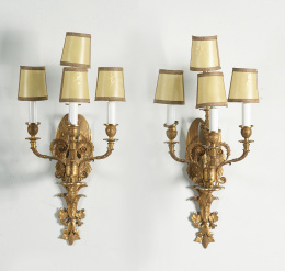 939.  Pareja de apliques de estilo imperio de cuatro brazos de luz sustentados por un cisne, pp. del S. XX..