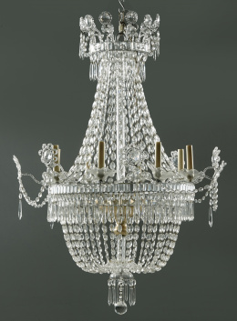 938.  Lámpara de ocho luces neoclásica en cristal facetado de la Real Fábrica de la Granja.Trabajo español, S. XIX- XX,.