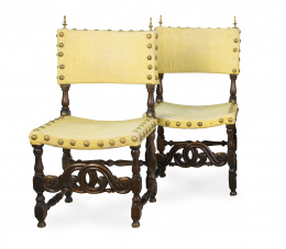922.  Pareja de sillas de madera tallada en el gusto barroco.Trabajo portugués, S. XIX.