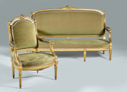 352.  Sofá de estilo Luis XVI en madera tallada y dorada.Trabajo francés, ffs. S. XIX..