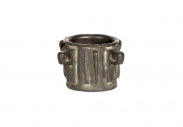 1234.  Mortero gótico en bronce de costillas y asas de orejas, S. XIV - XV..