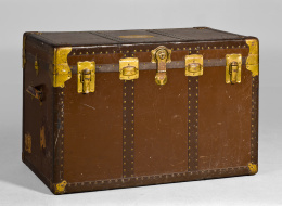 915.  Baúl de viaje, primer cuarto del S. XX..