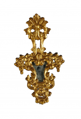 524.  cornucopia de madera tallada, estucada y dorada.España, S. XIX..
