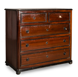 1398.  Cómoda en caoba y madera ebonizada.Trabajo inglés, S. XIX.