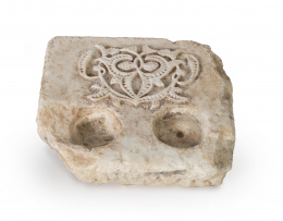 1366.  Fragmento de piedra tallada nazarí..