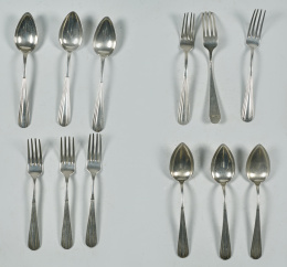 1223.  Nueve cucharas de plata y siete tenedores en plata punzonada, Madrid, Espuñes.1861.