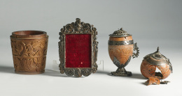 449.  Vaso en cocobolo tallado con vegetación.Trabajo Iberoamericano, S. XVIII.