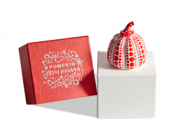 900.  YAYOI KUSAMA (Matsumoto, Japón, 1929)“Pumpkin”, 2013.