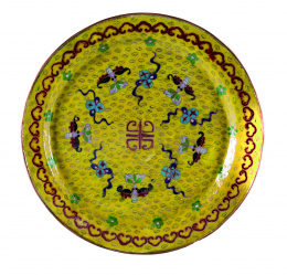 1149.  Plato en bronce esmaltado en “cloisonné”China, S. XIX-XX