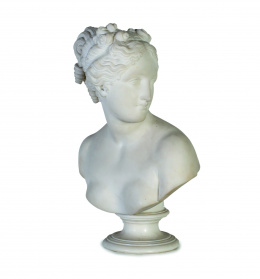 421.  “Busto de Venere Itálica” según modelo de Antonio Canova. Escultura en mármol blanco. S. XIX.